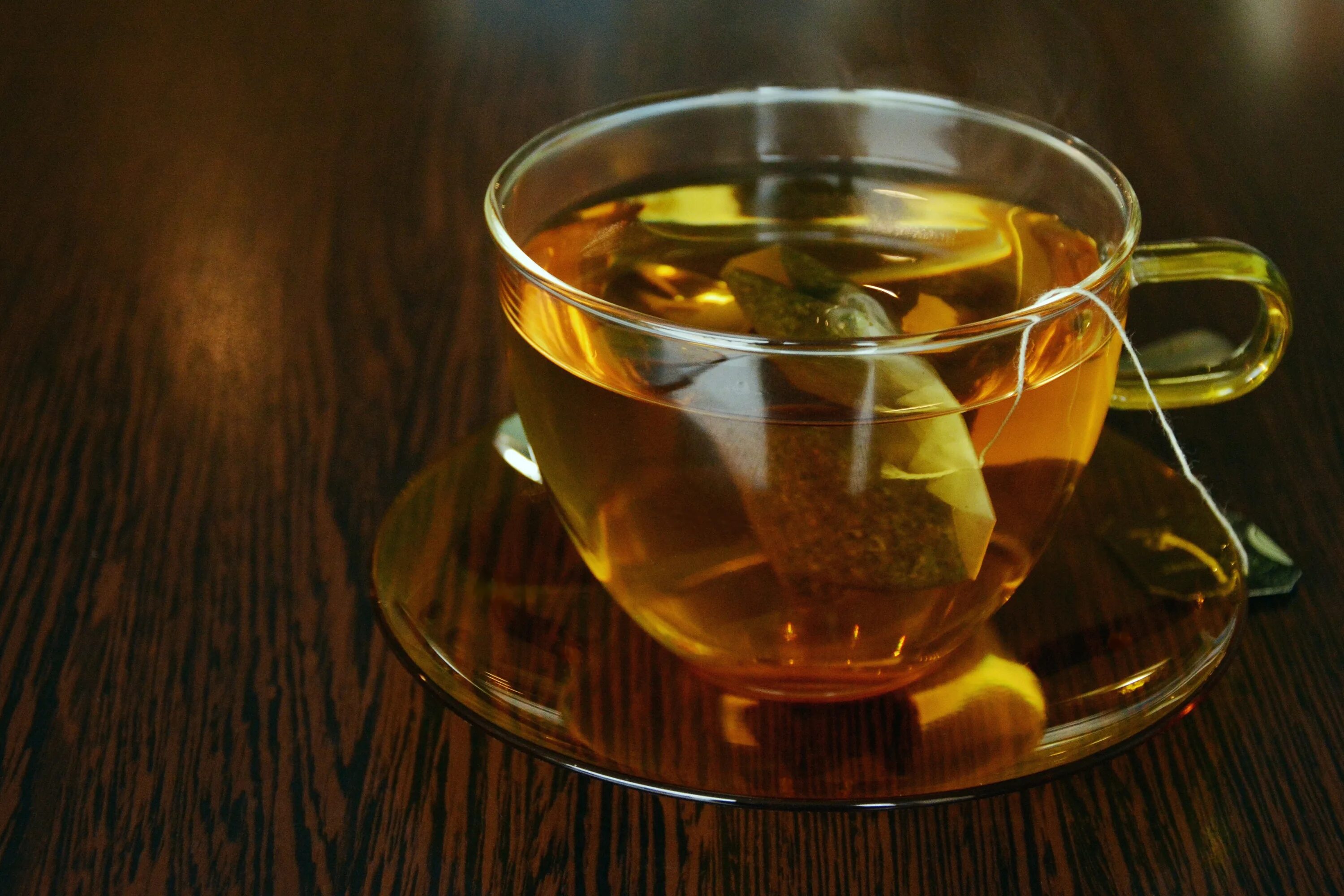 Стакан черного чая. Чай. Кружка чай. Кружка с чаем. Чай в стакане.
