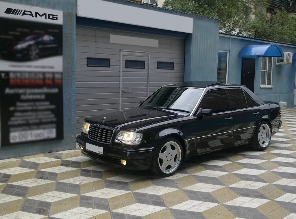 Мерседес Бенц 124 волчок. Mercedes-Benz w124 черный. Mercedes-Benz w124 тонированный. Mercedes w124 волчок. Купить мерседес бенц 124