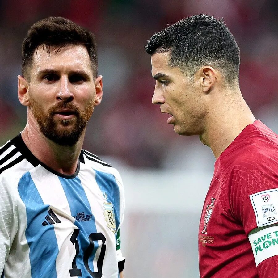 Месси и роналду. Роналду и месси играют. Криштиану роналду и месси. Месси и роналду. Лионель месси и роналду.