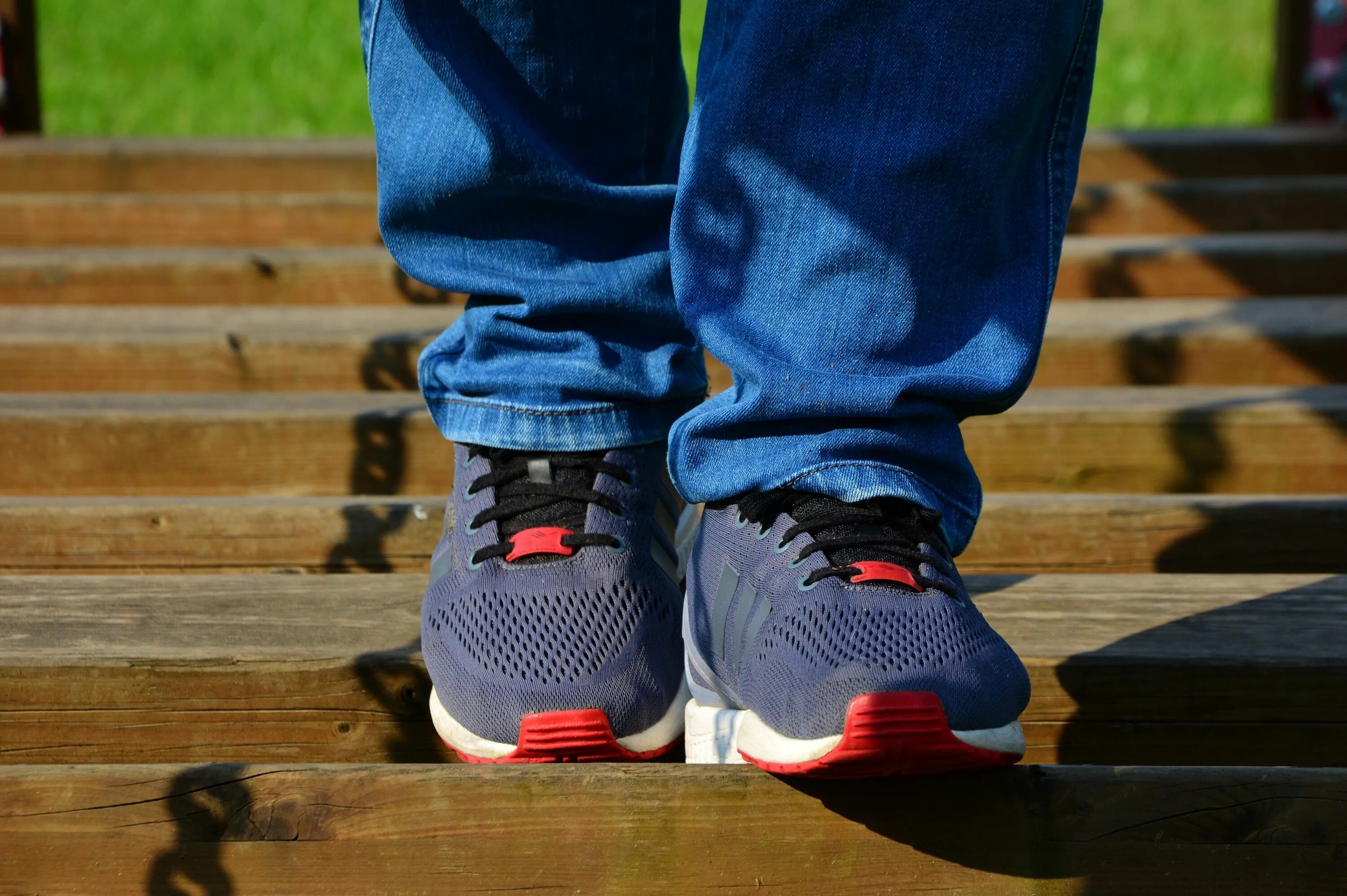 Go footing. Идущий человек рисунок. Go footing. Ноги идут. The first foot праздник.