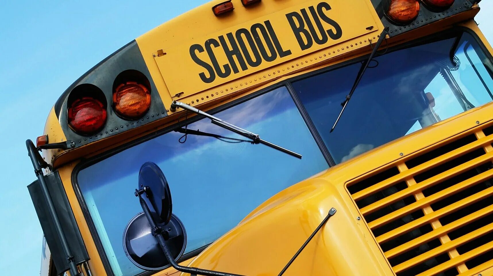 Каждое утро автобус. Летающий школьный автобус. Автобус школьный креативный. Школьный автобус будущего.