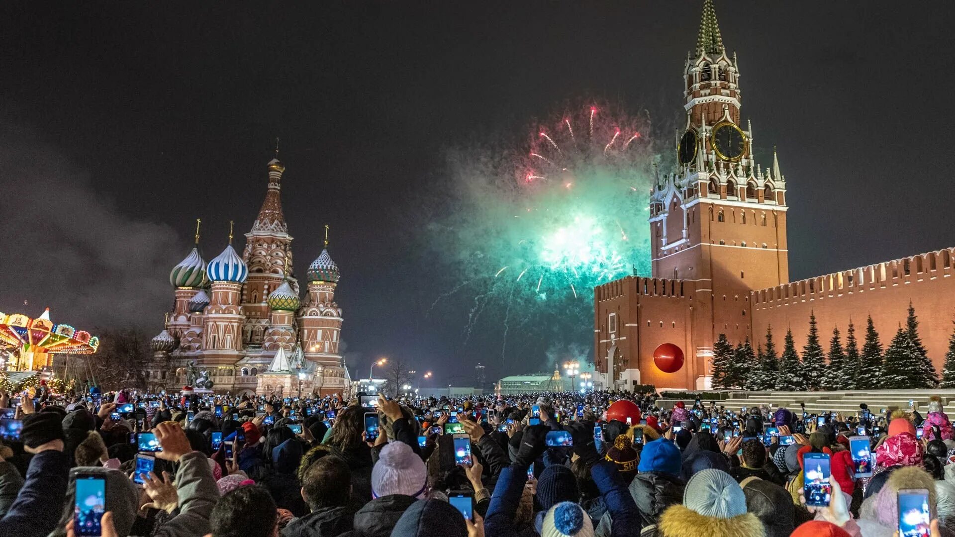 События новый год москва. Салют на красной площади 2021 в Москве. Новогодний салют в Москве 2020 на красной площади. Елка на красной площади 2021 в Москве. Красная площадь в новогоднюю ночь 2022 в Москве.