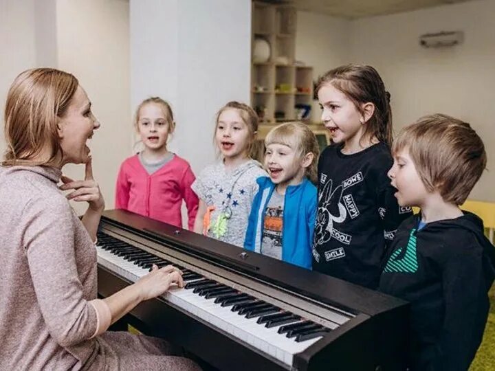 Занятия по вокалу для детей. Музыкальная студия для детей. Вокал дети. Уроки вокала для детей.