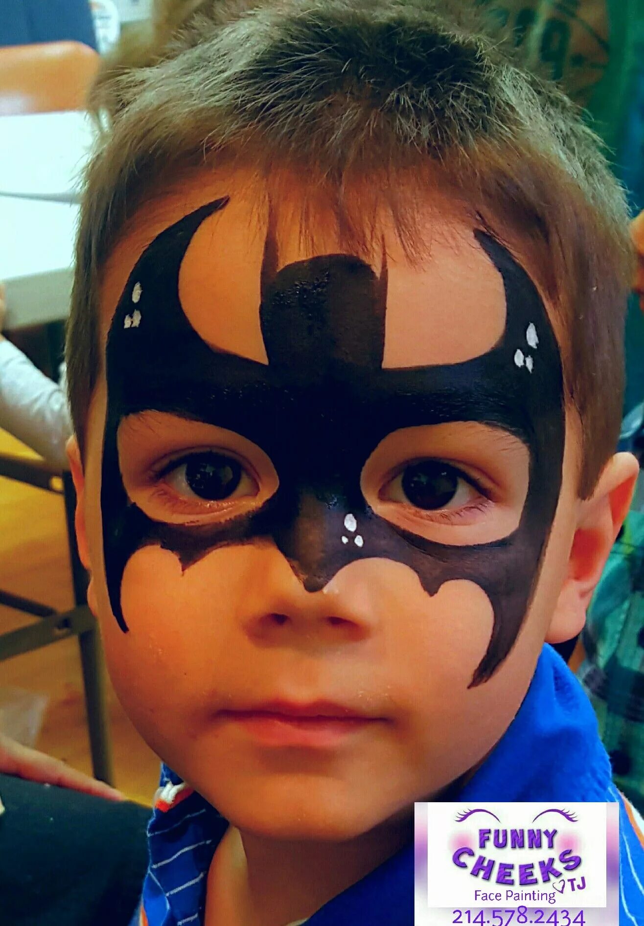 Аквагрим Бэтмен для детей. Бэтмен аквагрим на лице. Маска Бэтмена аквагрим. Бэтмен грим для детей.