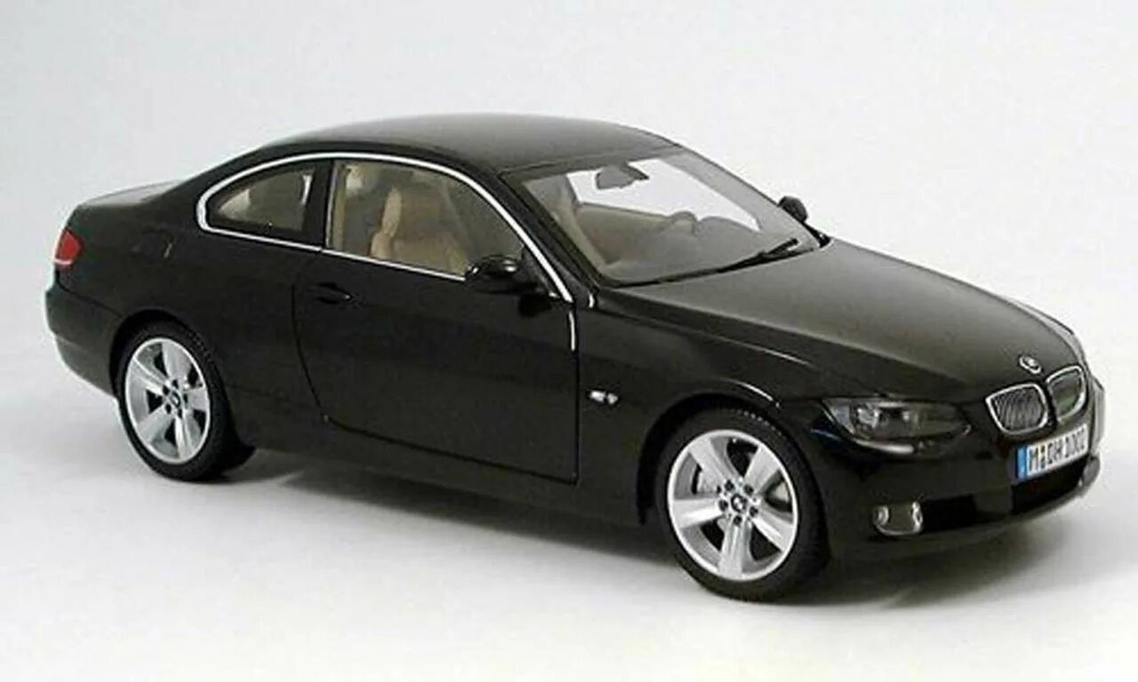 Модель BMW e92. 1/18 BMW 335i Welly. BMW 335i 1:24 Welly Black. BMW e92 1/43 модель.