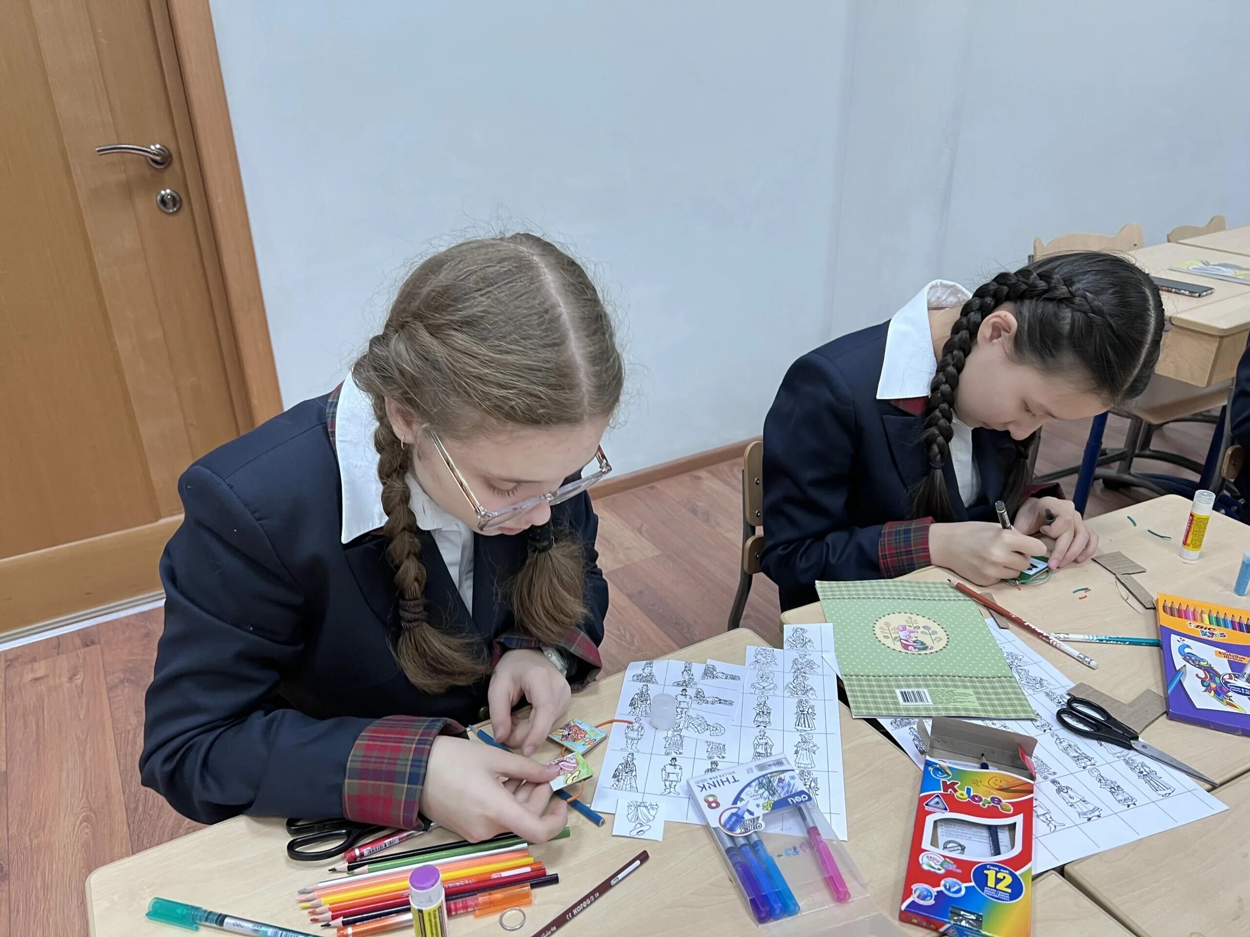 Общий стол в пансионе 8. Общий стол в пансионе 8