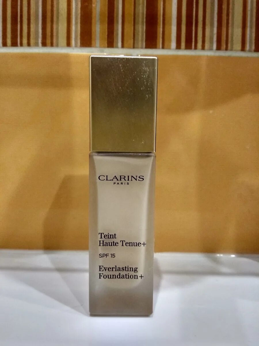 Clarins тональный крем radiance. Тональный крем clarins teint. Самый светлый тон в кларанс. Очень светлый тональный крем. Clarins teint haute tenue.