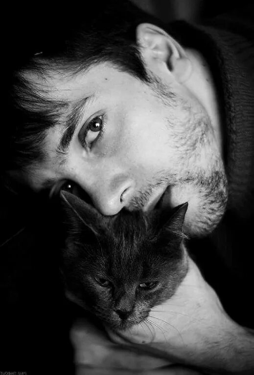 Милый парень с котом. Парень обнимает кота. Никита найс. Мужчина селфи с котом. Красивые мужчины коты.