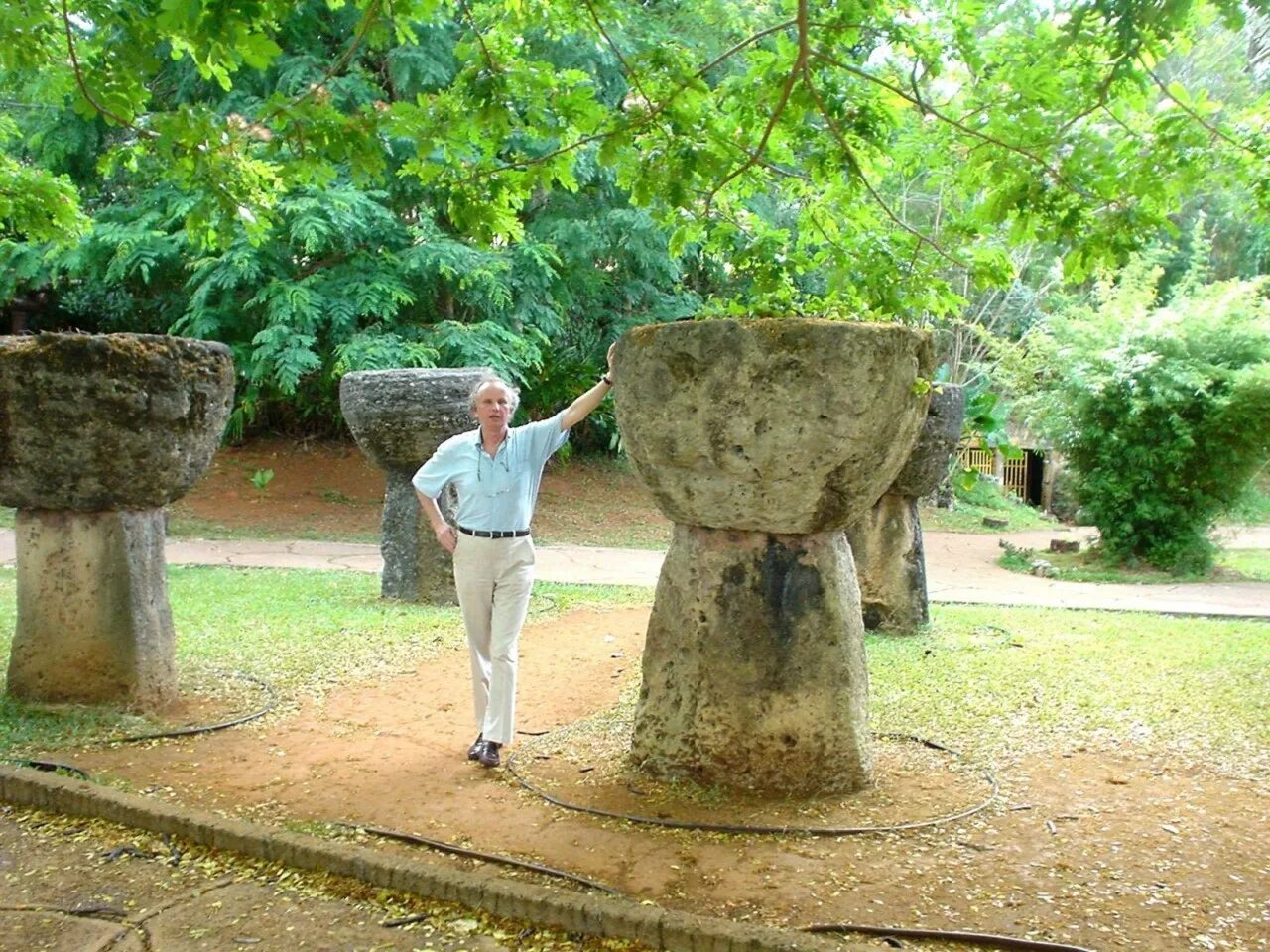 Камни латтэ на гуаме. Каменные "столбы" острова тиниан. Камни латтэ на гуаме. Камни латте. Парк камней «латтэ».