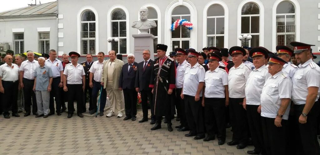 Суд кореновск. Атаман города Кореновск. Кореновск памятник Александру 3. Исторические события Кореновска. Кореновск фото.