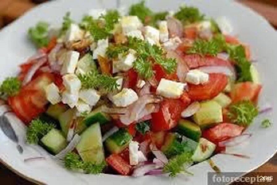 Болгарский салат можно. Салат шопский классический. Салат по-болгарски. Салат болгарский. Шопский салат болгарский.