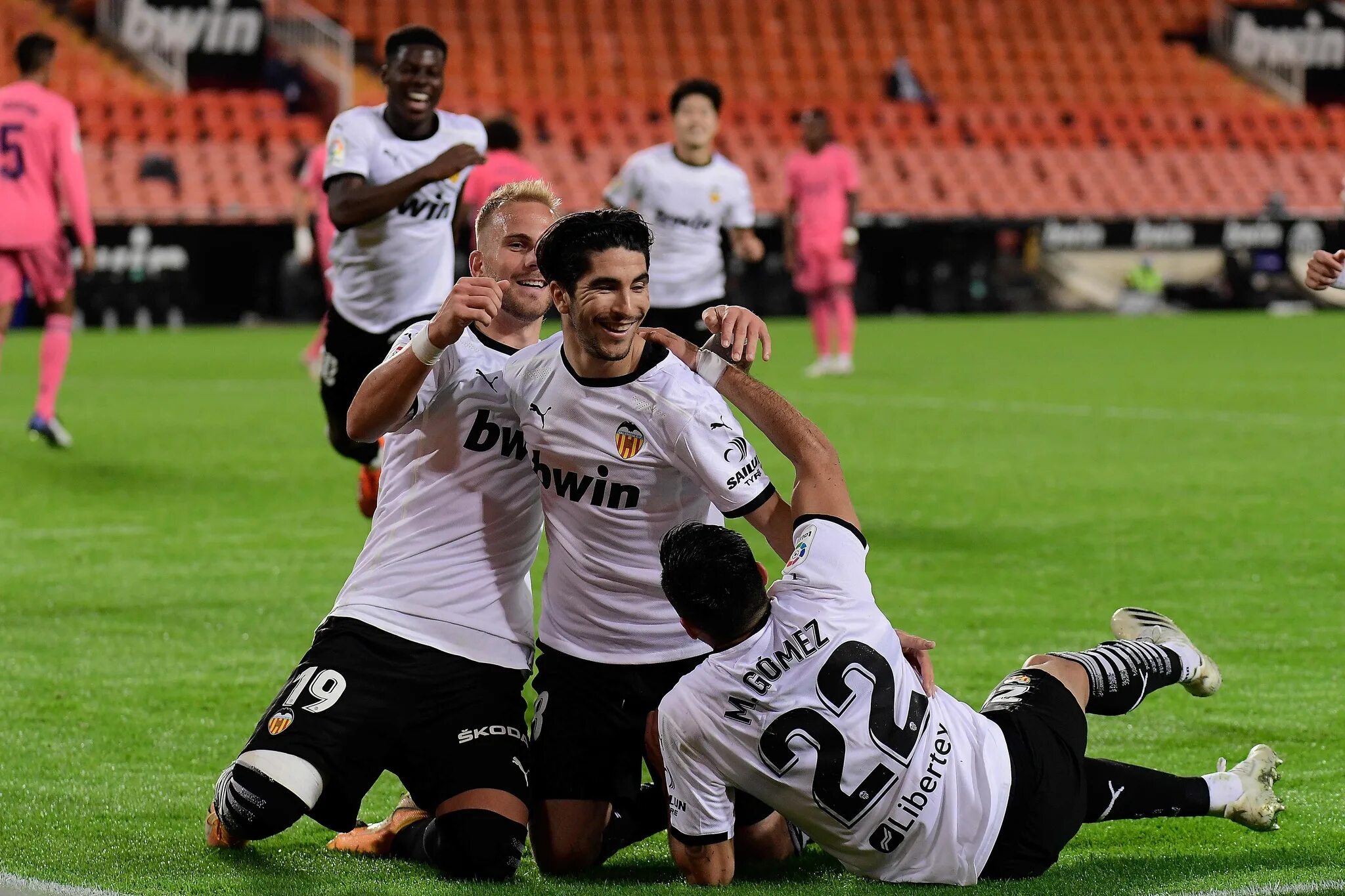 Карлос валенсия. Джон карью, фк валенсия. Фк валенсия 2022. Valencia 1 4. Spain carlos soler.