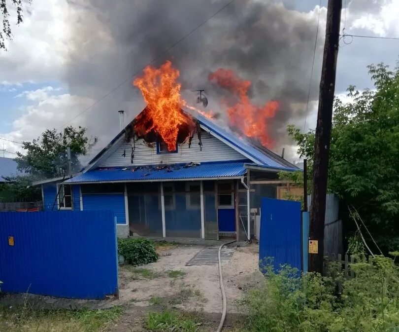 Пожар в Горбатовке Нижегородской области. Пожар в поселке Бабино Дзержинск Нижегородской. Нижегородская область рабочий поселок ВИЛЯ пожар 19 июня. Пожар на Октябрьской Дзержинск. Горел дом черняховского