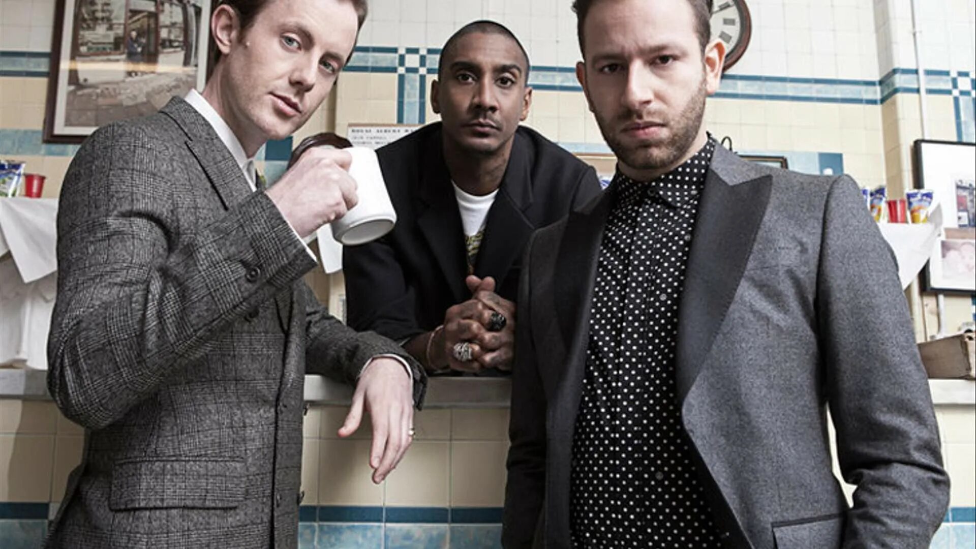 Chase status feat. Группа chase &amp; status. chase&amp;status ramm 72p. chase and status обложки альбомов. драм-н-бейс-дуэта chase &amp; status.