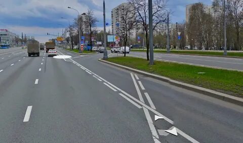 Выделенная полоса кто кому уступает