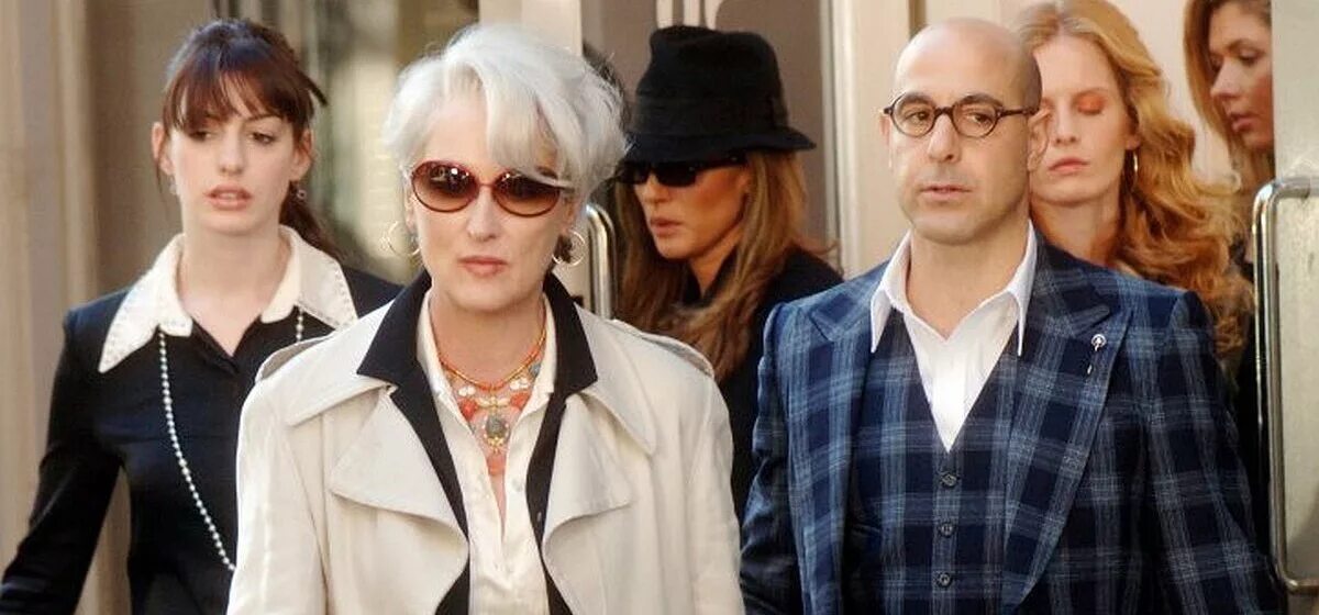 Дьявол носит прада 2 дата выхода. The devil wears prada 2006. миранда пристли из «дьявол носит prada». энн хэтэуэй the devil wears prada. кион дьявол носит прада.
