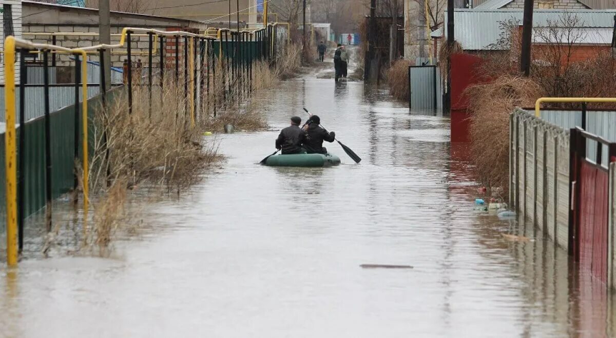 Паводок в атырау. Паводок в Актобе. Половодье в Актобе. Наводнение в Казахстане. Подтопление в Актобе.