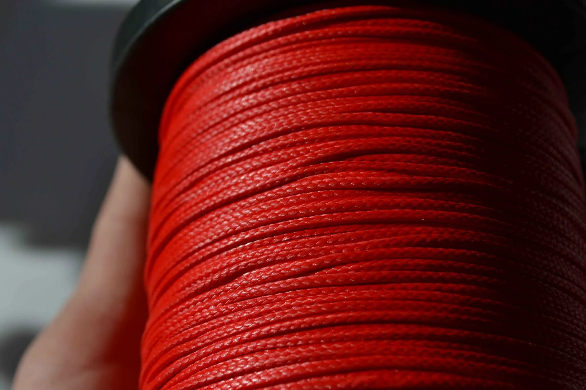 Красный нейлон пластик катушка. Линь Sargan черный нейлон 1.8 мм (катушка 100 м). Линь Сарган в оплетке из нейлона. Нейлон красный