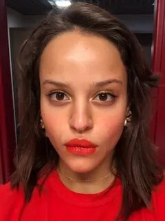 Ixus фотосуреттері бар ресейлік порнографиялық бейнелерді қараңыз.