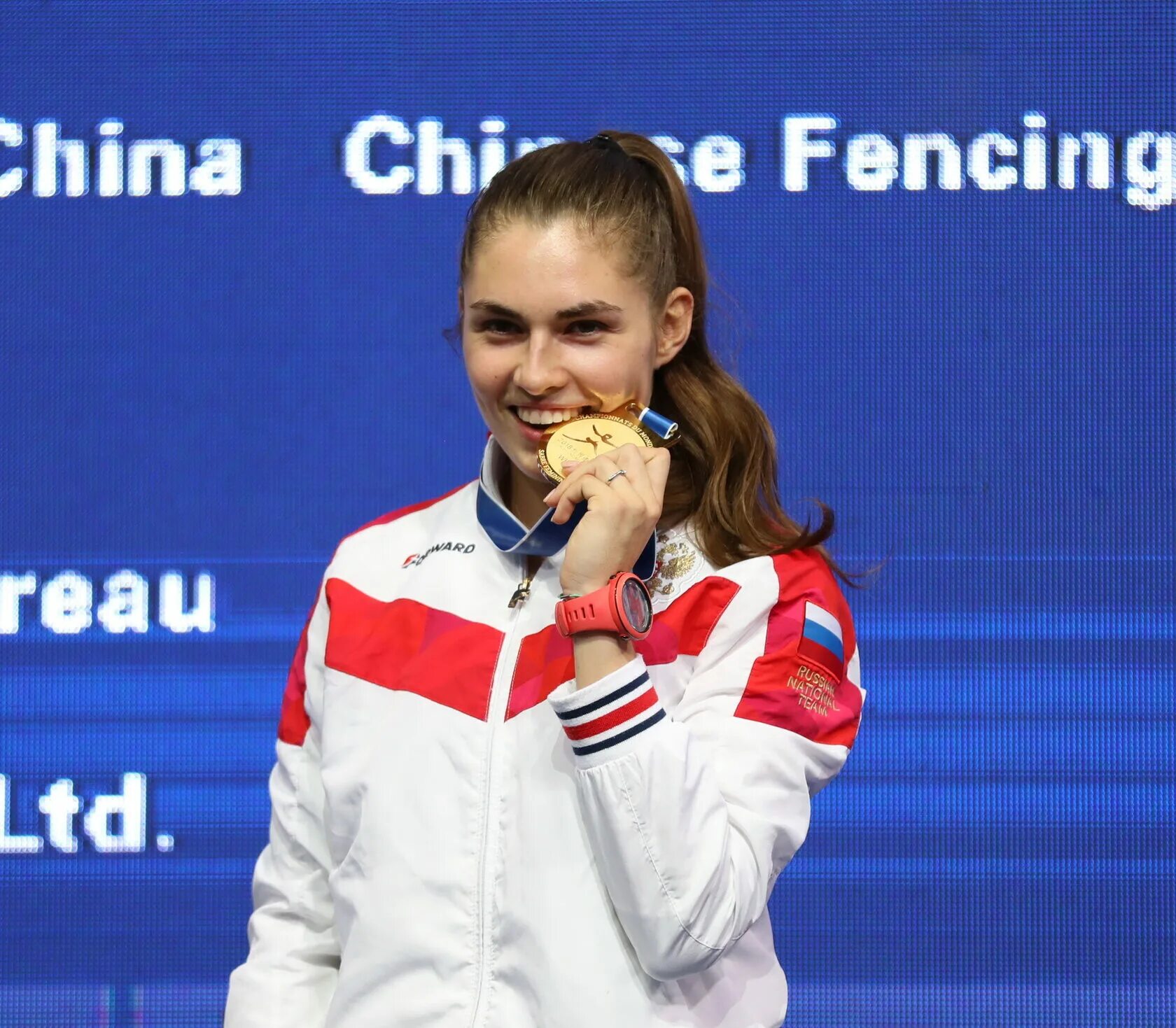 Софья позднякова российская фехтовальщица. Саблистка софия позднякова. София станиславовна позднякова. София позднякова фехтование токио. Софии поздняковой.