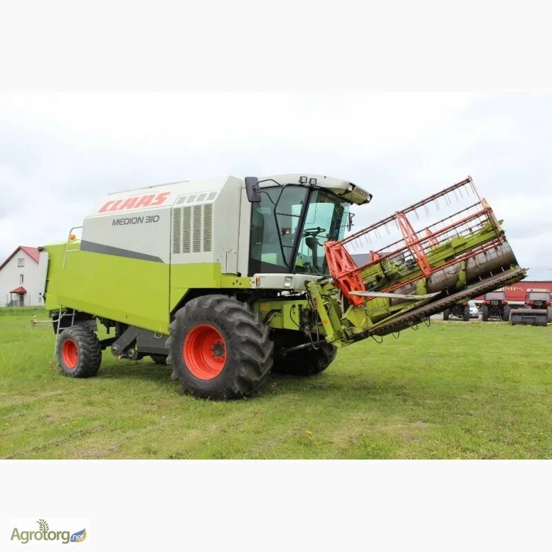 Комбайн claas medion. Класс медиум 310 комбайн. Claas medion 310. Медион комбайн. Claas medion 330.
