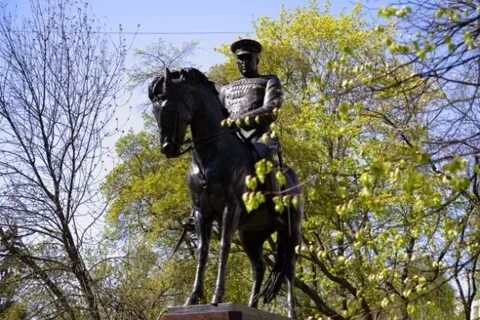 Памятники 2015 года