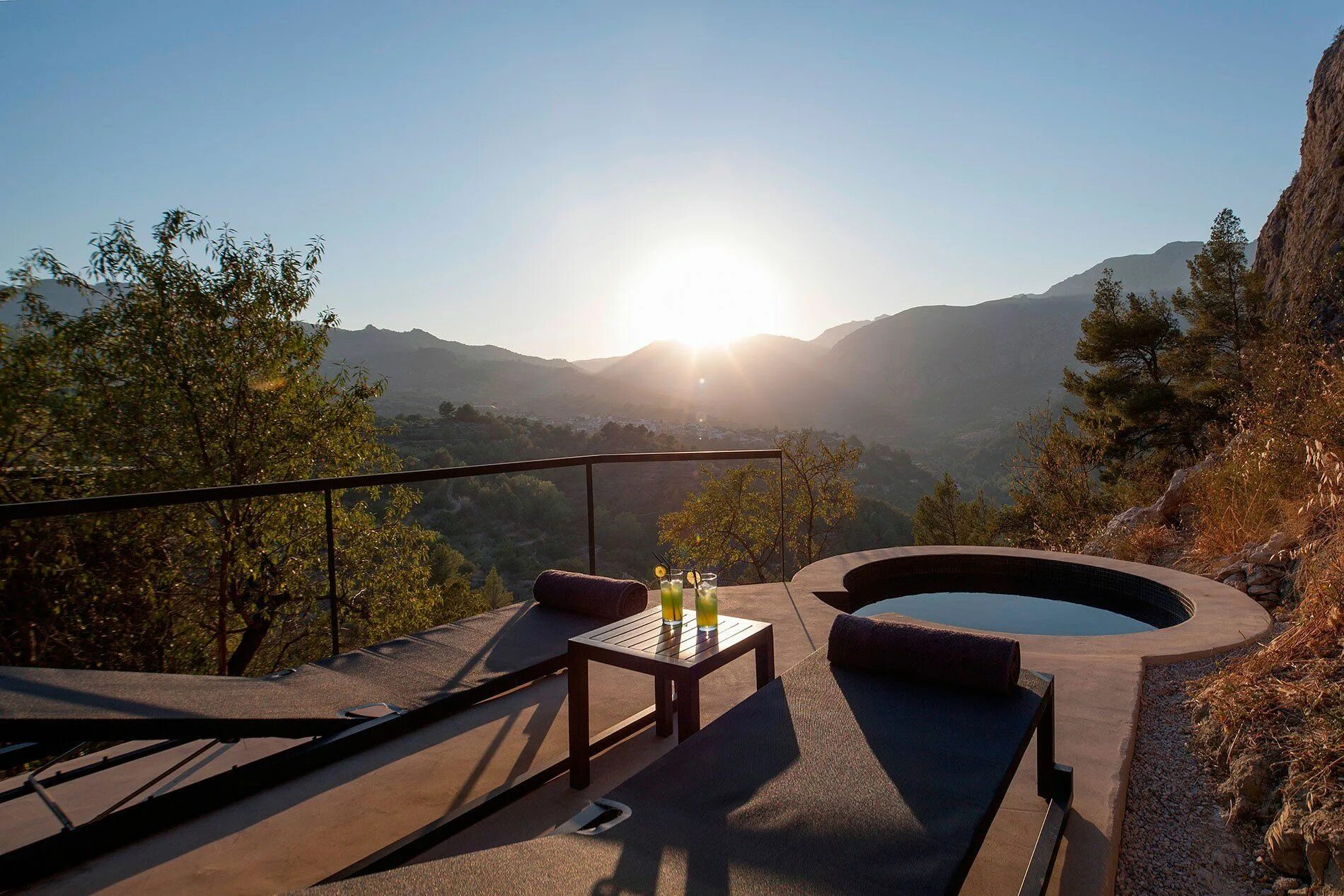 Ландшафт отеля. Отель в лесу норвегия. Reiulf ramstad. Vivood landscape hotel. Landscape hotel.