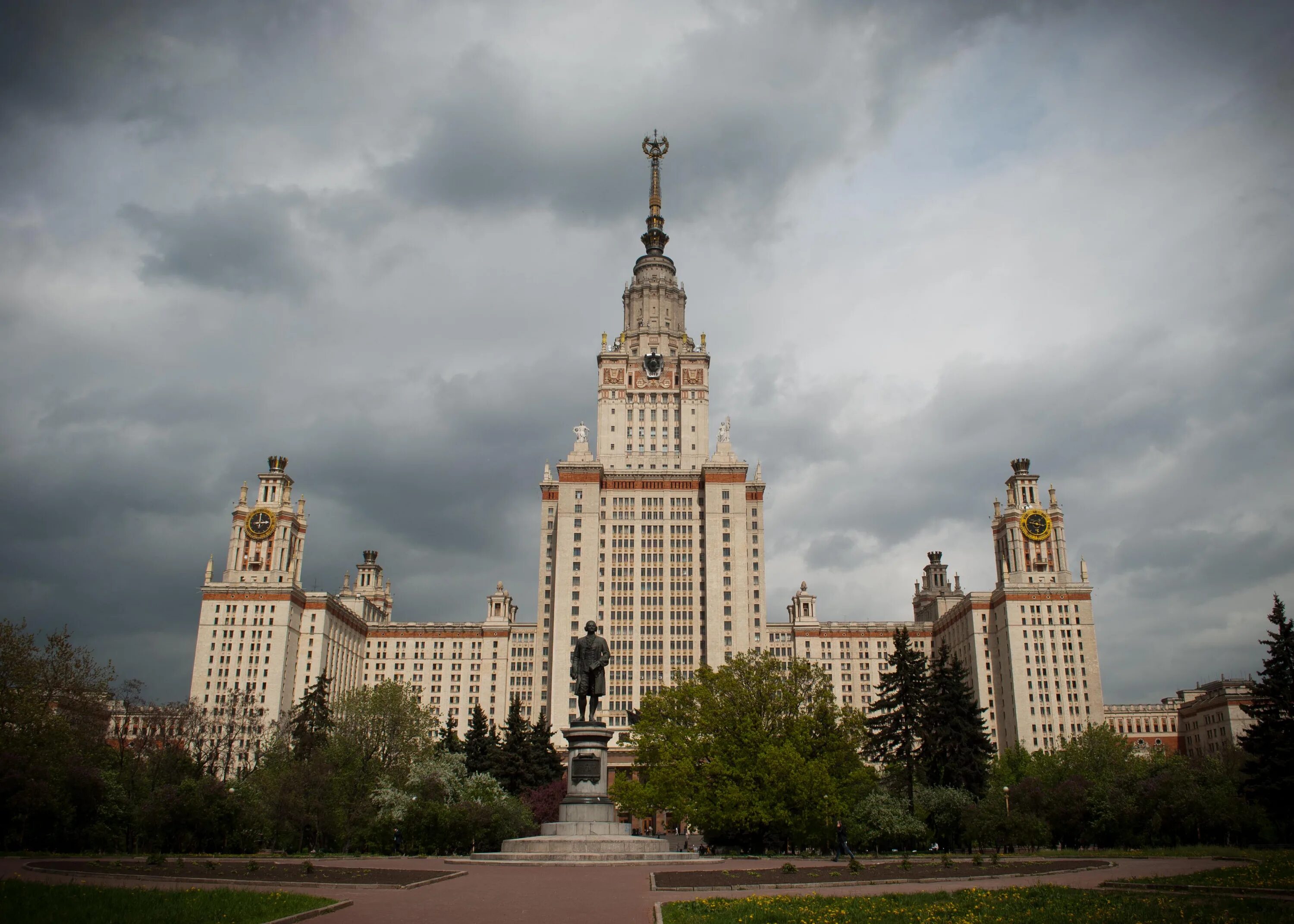 Мгу корп в. Сталинские высотки МГУ. Москва высотка МГУ. Главное здание МГУ сталинская высотка. 4 Высотки МГУ.