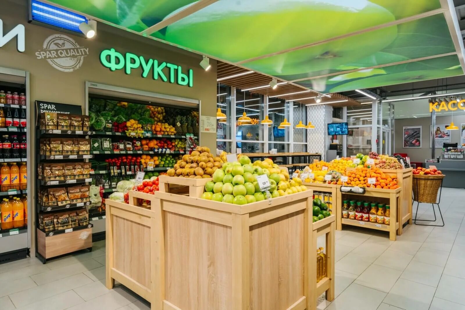 Новосибирск фруктовый. Спар евроспар. Spar Express магазин. Продуктовый магазин Spar. Магазин Спар внутри.