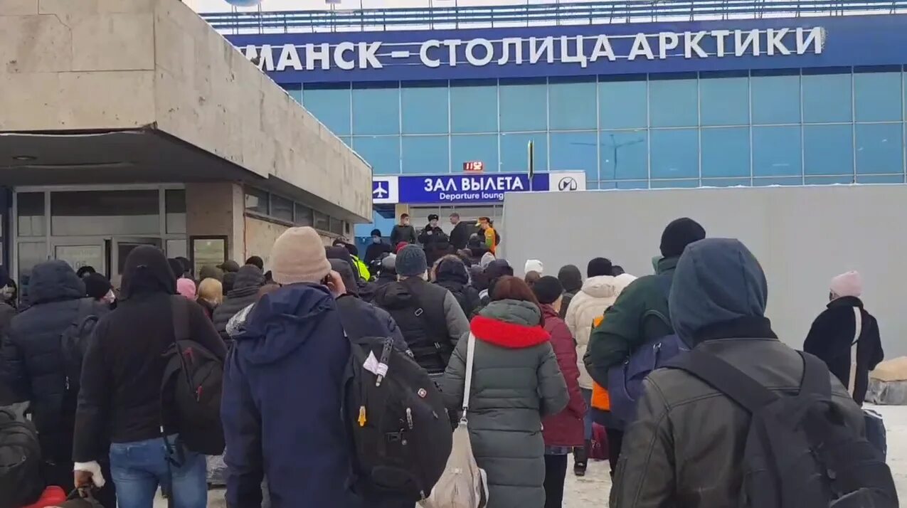 Аэропорт эвакуировали. Аэропорт эвакуировали. Аэропорт эвакуировали. Аэропорт эвакуировали. Сбойная ситуация в аэропорту.