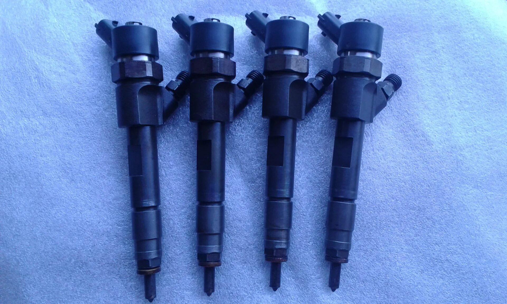 Форсунки опель виваро 2. 0445110146 распылитель. Крепление форсунки рено трафик 1. Форсунки рено трафик 1. Форсунки трафик.