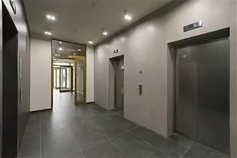 Двери в лифтовой холл. Лифтовой Холл брусника. Брусника Холл лифт. Лифтовые холлы брусника kone. Отделка лифтового холла.