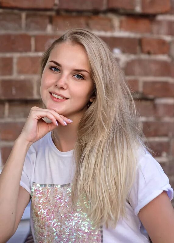 Подруга даши. Мы даши девушки скромные. Подруга даши. Фото девочки даши. Надпись на кружке прикольная для девушки.