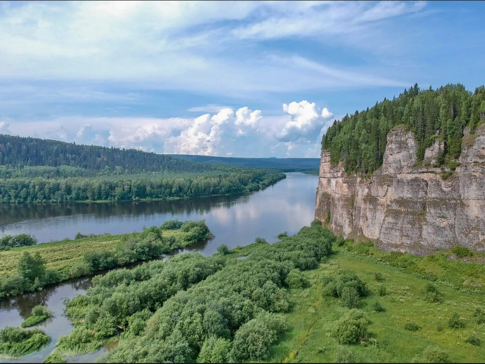 Камень говорливый Вишера Пермский край. Река Вишера говорливый камень. Гора Ветлан Пермский край. Река Вишера Пермский край. Что есть в пермском крае