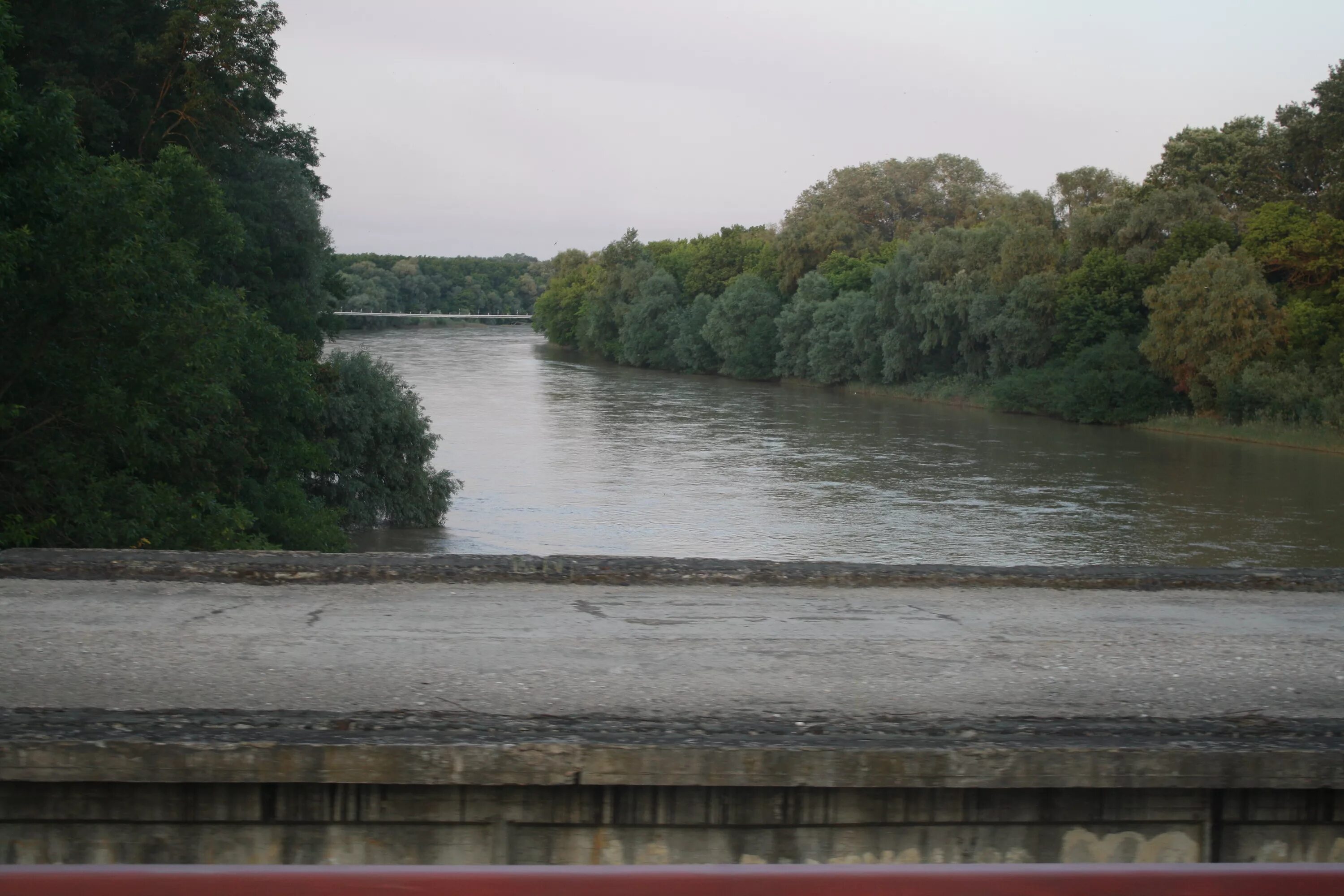 Уровень воды в реке кубань в краснодаре. Река Кубань Краснодар. Река Кубань Невинномысск. Река Кубань Ладожская. Гирей Краснодарский край река Кубань.