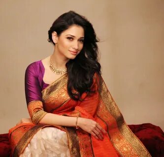 Tamannaah bhatia beautiful saree wallpaper hd images.