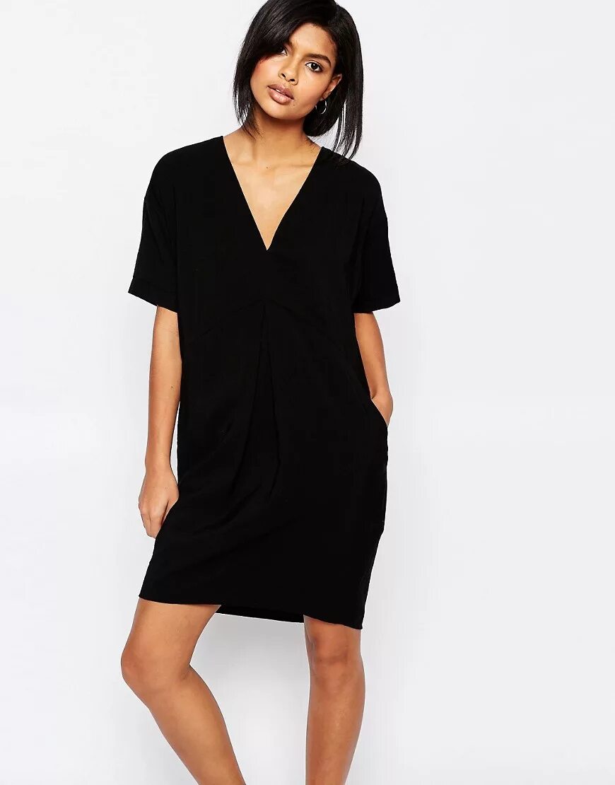 Как называется свободное платье. Брендовое платье свободное. Vero moda платье тёмные синий. Атласное платье свободного кроя. Серое свободное платье.