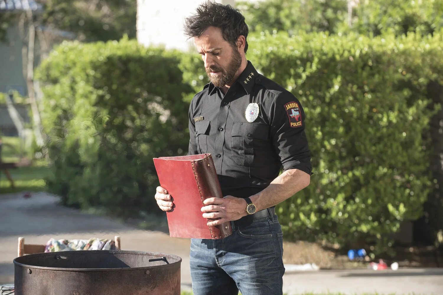 Название оставленные. Оставленные сериал 2014–2017. оставленные (the leftovers, 2014-2017). кевин гарви. джастин теру оставленные.