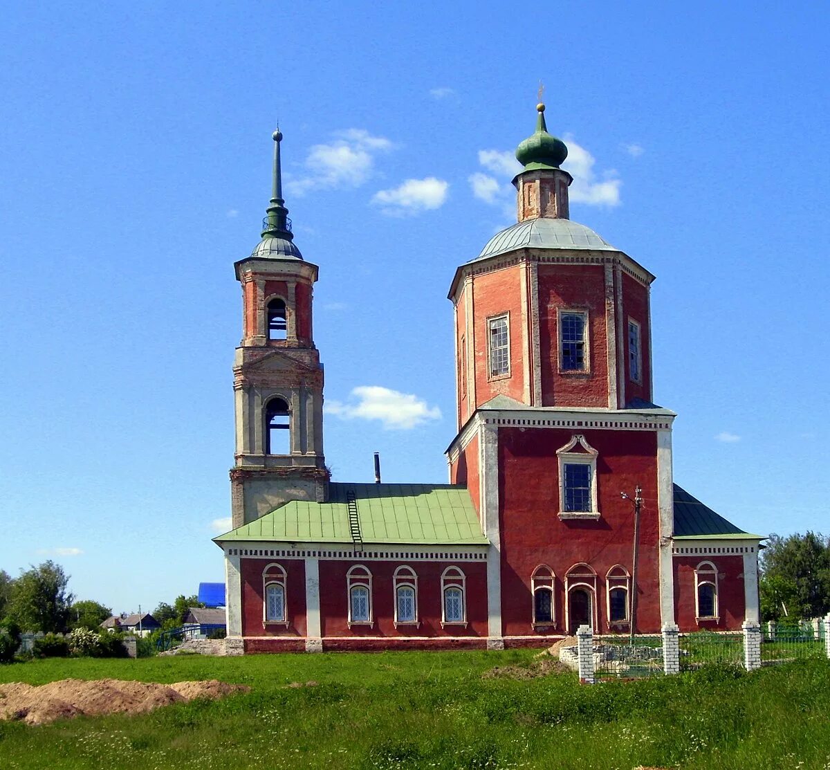 Погода село новоселки. Церковь Казанской иконы Божией матери село Новоселки. Село Новоселки Брянская область. Храм села Новоселки. Село Новоселки Брянская область Брянский район.