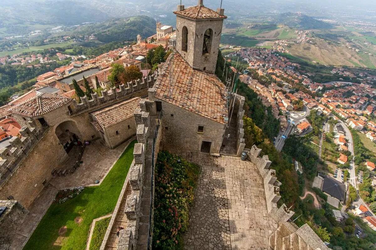 Площадь сан марино. Сан Марино Италия. Башня Гуаита Сан-Марино. San Marino (Сан Марино). Столица Сан Марино столица.