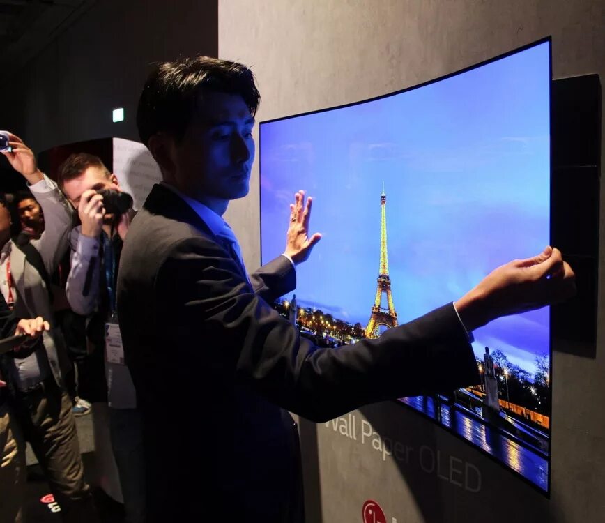 Монитор с гибким экраном. Гибкий oled дисплей lg. Oled flex lg 42”. Гибкий oled дисплей lg. Сворачивающийся телевизор lg.