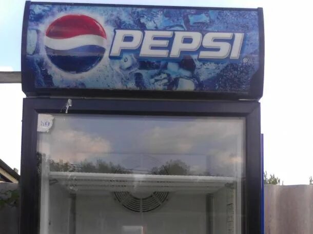 Pepsi холодильник super 225. Упаковка холодильника для транспортировки. Холодильник на улице зимой. Холодильник под соки. Холодильник на улице зимой.