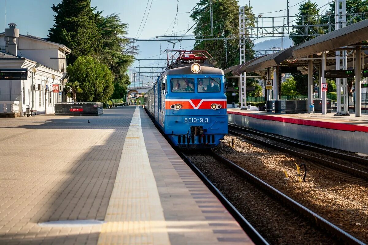 Железная дорога Туапсе - Гагра. Вл 10 Туапсе Гагра. Поезд Туапсе Гагра. Железная дорога Туапсе Сочи.