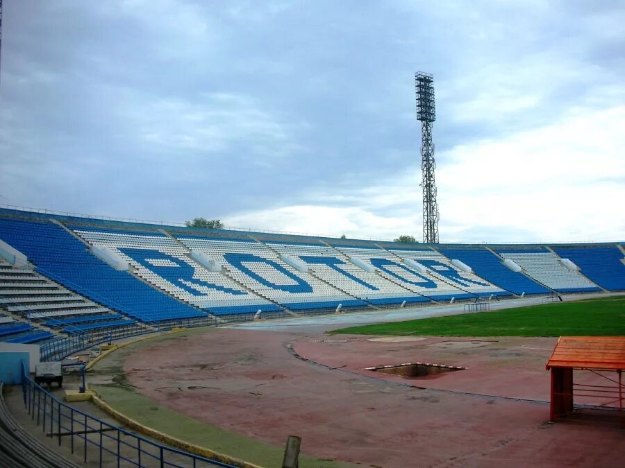 Центральный стадион волгоград. Стадион ротор волгоград. Стадион ротор волгоград. Центр ротор. Волгоград арена старый стадион.