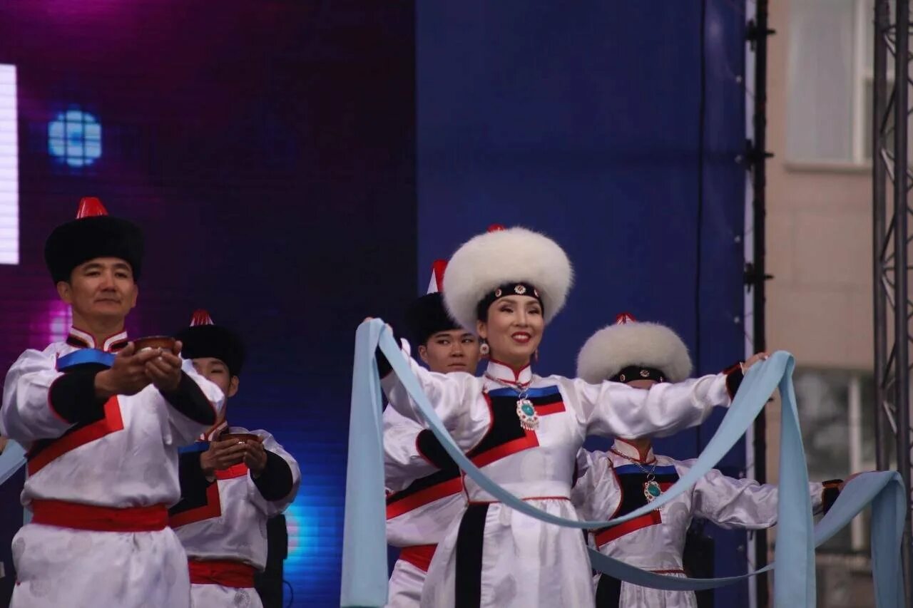 Благопожелания на бурятском языке. Торжественная ансамбль. Благопожелание бурят. Преподавание на бурятском. 50 на бурятском.