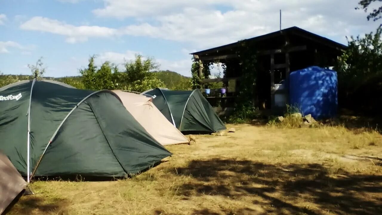 Http camp klgd ru. Поповка кемпинг палаточный. Бахилова Поляна кемпинг. Алушта палаточный лагерь. Бахилова Поляна палатки.