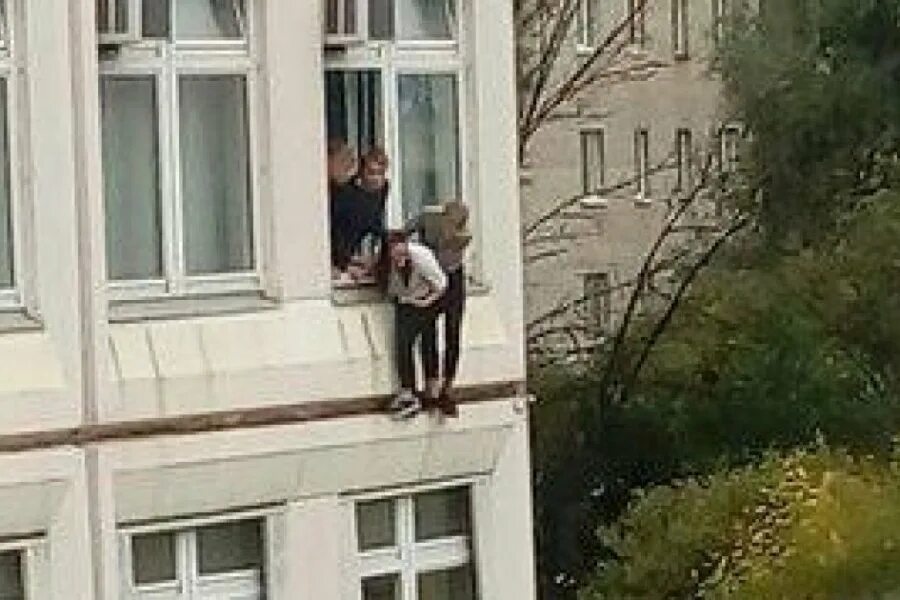 Жизнь в городе сонная и однообразная пошла