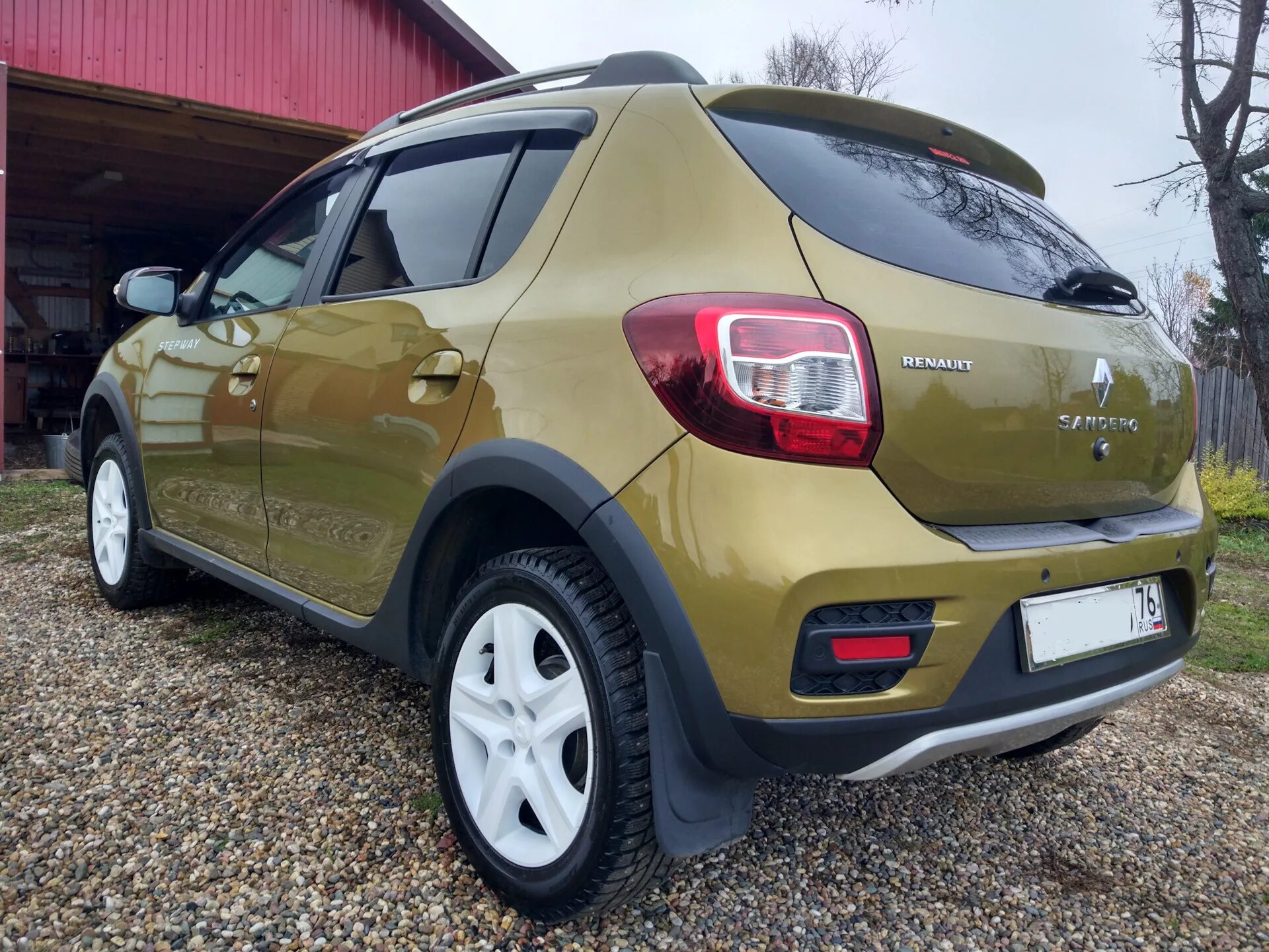 Renault sandero stepway диски. Renault Sandero Stepway диски 16. Апгрейд Рено Сандеро степвей 2. Обвес Рено Сандеро степвецй2. Renault Sandero Stepway 2 18 радиус колес.