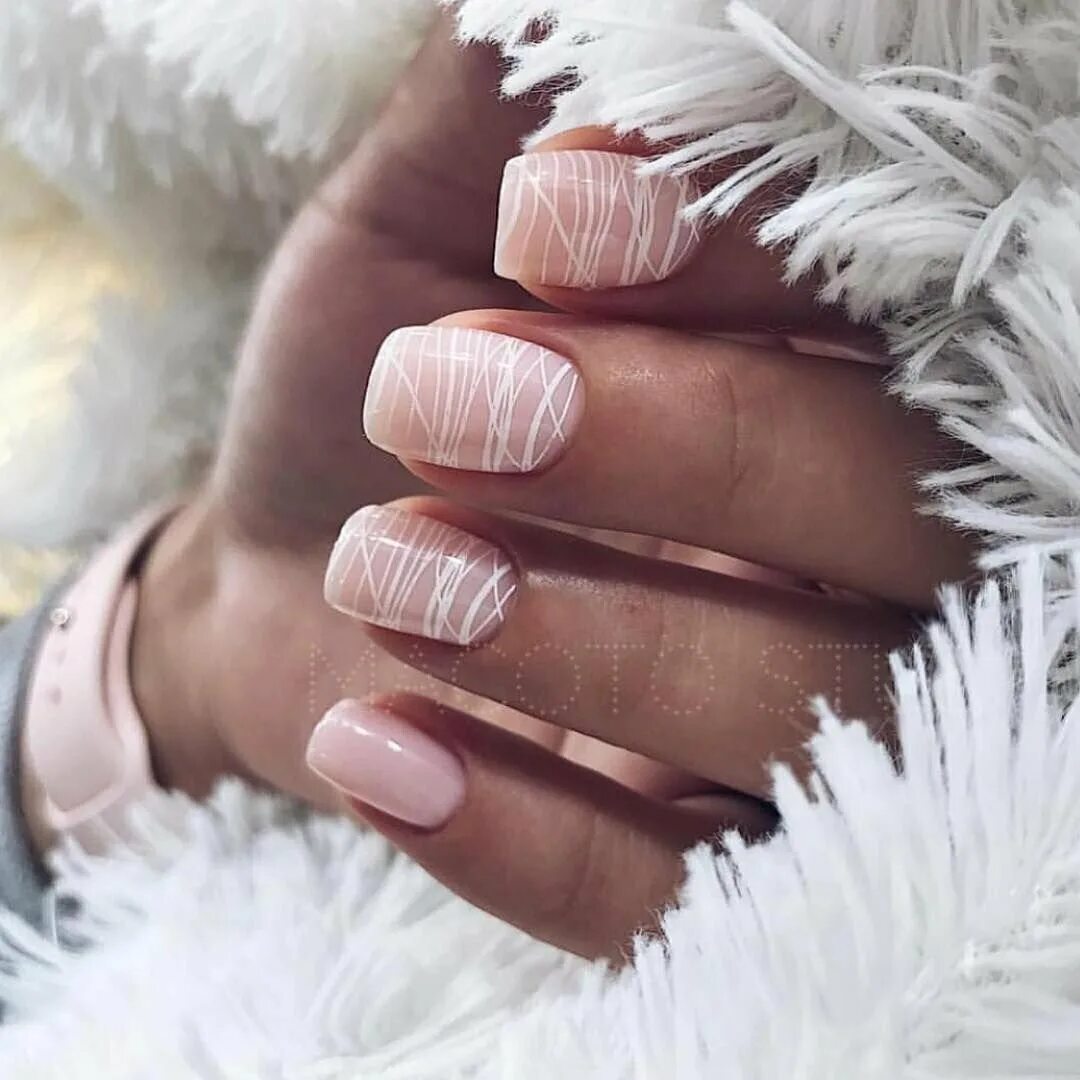 В декабре 2023 когда можно делать маникюр. Маникюр зима. В декабре 2023 когда можно делать маникюр. Классический маникюр в салоне. Ногти декабрь 2021.