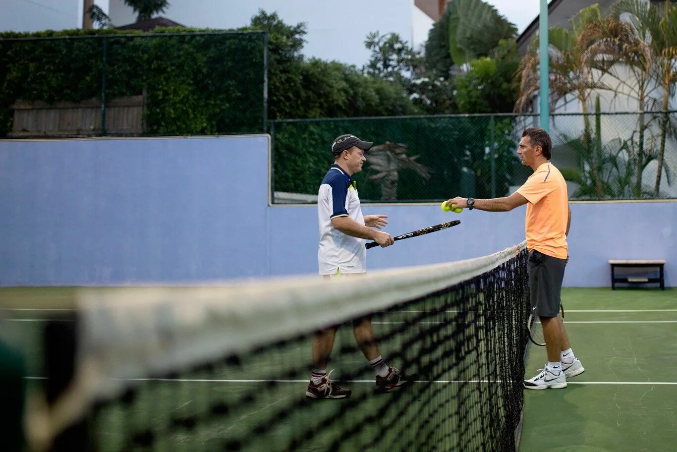 Пинг понг тайланд видео. Тайланд теннис. Теннисный корт в Тайланде. Теннис на ко Самуи. Репортажи в теннисе.